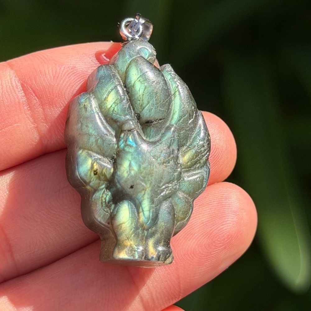 Stainless steel flashy golden labradorite fox carving pendant 0881